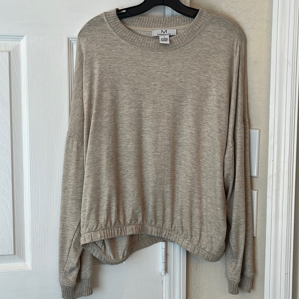 Long sleeve light weight women’s top